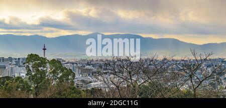 Vista aerea di Kyoto dal tempio Kiyomizudera Foto Stock