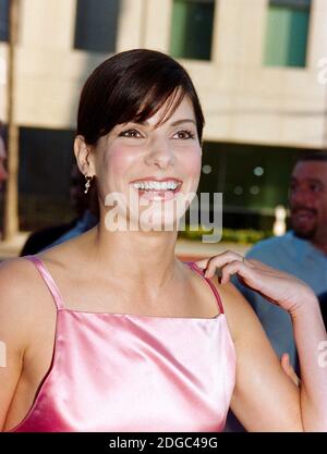 ARCHIVIO: LOS ANGELES, CA. 25 luglio 1995: Attrice Sandra Bullock alla prima di 'The Net' a Los Angeles. Foto del file © Paul Smith/Caratteristiche Foto Stock