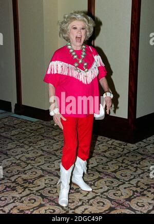 ARCHIVIO: LOS ANGELES, CA. 12 agosto 1995: Attrice Phyllis Diller al Golden Boot Awards al Century Plaza Hotel di Los Angeles. Foto del file © Paul Smith/Caratteristiche Foto Stock