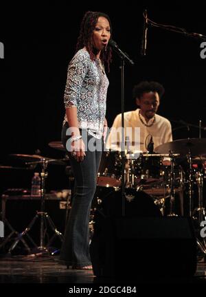 La cantante soul Lisa Simone, figlia del compianto Nina Simone, suona dal vivo presso la Grand Angle Concert Hall di Voiron, Isere, Francia, il 7 aprile 2017. Foto di Francois Maquaire/ABACAPRESS.COM Foto Stock