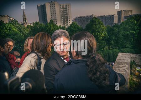 Contendente di estrema sinistra alle elezioni presidenziali francesi, Jean-Luc Melenchon partecipa a una manifestazione elettorale a Parigi, in Francia, il 21 aprile 2017. Il candidato populista della coalizione 'la France insoumise' (la Francia ribelle) è salito a un inaspettato 18% nei sondaggi, facendolo uno dei quattro seri contendenti a vincere il primo turno di voti. Foto di Renaud Khanh/ABACAPRESS.COM Foto Stock