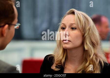 Marion Marechal le Pen si presenta durante una dichiarazione congiunta del candidato alle elezioni presidenziali francesi per il partito di estrema destra Front National e dell'ex candidato alle elezioni presidenziali francesi per il partito di destra Debout la France, presso i saloni Hoche a Parigi, in Francia, il 29 aprile 2017. Foto di Francois Pauletto/ABACAPRESS.COM Foto Stock