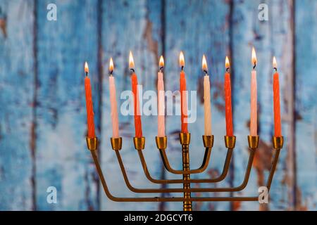 Fuoco morbido Hanukkah Menorah luminoso Foto Stock