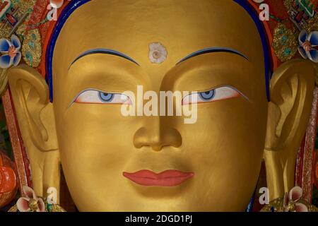 Dettaglio della grande scultura del Buddha Maitreya. Thikse monastero, Thikse, Ladakh, Jammu e Kashmir, India. Il futuro Buddha Foto Stock