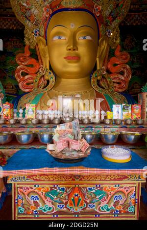 Dettaglio della grande scultura del Buddha Maitreya. Thikse monastero, Thikse, Ladakh, Jammu e Kashmir, India. Il futuro Buddha Foto Stock