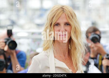 Il presidente Sandrine Kiberlain in posa alla fotocellula della giuria, tenutasi il 18 maggio 2017 al Palais des Festivals di Cannes, in Francia, nell'ambito del 70° Festival del Cinema di Cannes. Foto di David Boyer/ABACAPRESS.COM Foto Stock