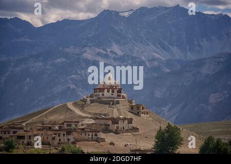 Monastero di Padum su una collina nel villaggio, Zanskar, Ladakh, Jammu e Kashmir, India Foto Stock