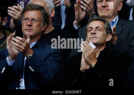 Sebastien Bazin, PDG di AccorHotels e Nicolas Sarkozy durante la prima partita di calcio della Lega francese, PSG vs Bastia a Parc des Princes, Francia, il 6 maggio 2017.PSG ha vinto 5-0. Foto di Henri Szwarc/ABACAPRESS.COM Foto Stock