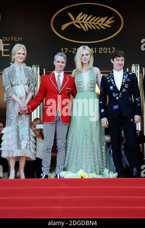 Nicole Kidman, John Cameron Mitchell, Elle Fanning e Alex Sharp uscenti dal How to Talk to Girls at Parties Photocall come parte del 70° Festival di Cannes, in Francia, il 21 maggio 2017. Foto di Aurore Marechal/ABACAPRESS.COM Foto Stock