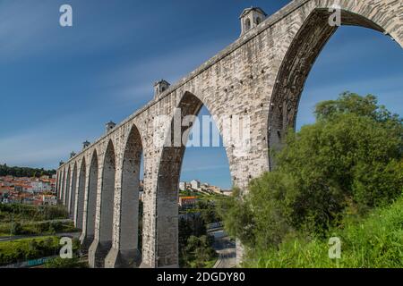 L'Acquedotto Aguas Livres Portoghese: Acquedotto das Aguas Livres l'acquedotto delle acque libere è un acquedotto storico nella città o Foto Stock