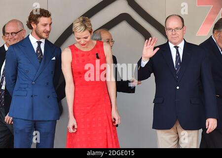 Pierre Casiraghi, Principessa Charlene, Principe Alberto II di Monaco alla cerimonia del podio del 75° Gran Premio di F1 di Monaco, a Monte-Carlo, Monaco, il 28 maggio 2017. Foto di Laurent Zabulon/ABACAPRESS.COM Foto Stock