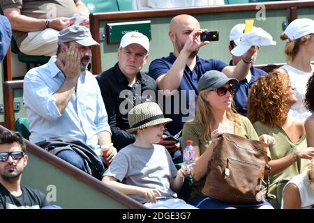 L'attore Gilles Cohen e sua moglie Karine, Cédric Klapisch e sua moglie Lola Doillon e suo figlio Emile frequentano il French Tennis Open al Roland Garros il 31 maggio 2017 a Parigi, Francia. Foto di Laurent Zabulon/ABACAPRESS.COM Foto Stock