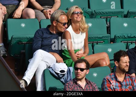 L'attore Gilles Cohen e sua moglie Karine frequentano l'Open di Tennis Francese al Roland Garros il 31 maggio 2017 a Parigi, Francia. Foto di Laurent Zabulon/ABACAPRESS.COM Foto Stock