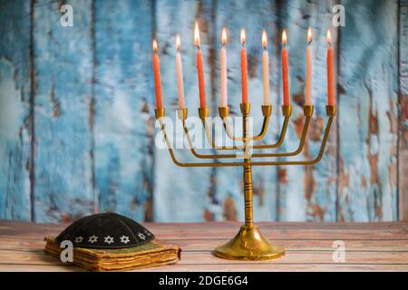 Fuoco morbido Hanukkah Menorah luminoso Foto Stock