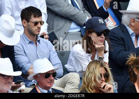 L'attore Gaspard Ulliel e sua moglie Gaelle frequentano il 2017 French Tennis Open al Roland Garros il 7 giugno 2017 a Parigi, Francia. Foto di Laurent Zabulon/ABACAPRESS.COM Foto Stock