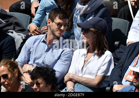 L'attore Gaspard Ulliel e sua moglie Gaelle frequentano il 2017 French Tennis Open al Roland Garros il 7 giugno 2017 a Parigi, Francia. Foto di Laurent Zabulon/ABACAPRESS.COM Foto Stock