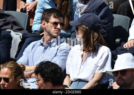 L'attore Gaspard Ulliel e sua moglie Gaelle frequentano il 2017 French Tennis Open al Roland Garros il 7 giugno 2017 a Parigi, Francia. Foto di Laurent Zabulon/ABACAPRESS.COM Foto Stock