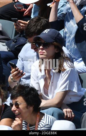 L'attore Gaspard Ulliel e sua moglie Gaelle frequentano il 2017 French Tennis Open al Roland Garros il 7 giugno 2017 a Parigi, Francia. Foto di Laurent Zabulon/ABACAPRESS.COM Foto Stock