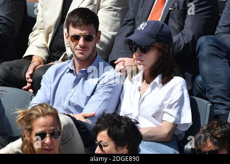 L'attore Gaspard Ulliel e sua moglie Gaelle frequentano il 2017 French Tennis Open al Roland Garros il 7 giugno 2017 a Parigi, Francia. Foto di Laurent Zabulon/ABACAPRESS.COM Foto Stock