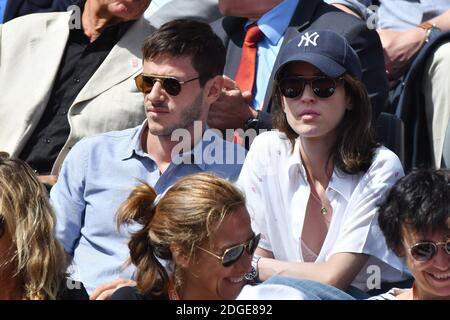 L'attore Gaspard Ulliel e sua moglie Gaelle frequentano il 2017 French Tennis Open al Roland Garros il 7 giugno 2017 a Parigi, Francia. Foto di Laurent Zabulon/ABACAPRESS.COM Foto Stock
