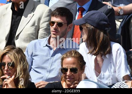 L'attore Gaspard Ulliel e sua moglie Gaelle frequentano il 2017 French Tennis Open al Roland Garros il 7 giugno 2017 a Parigi, Francia. Foto di Laurent Zabulon/ABACAPRESS.COM Foto Stock