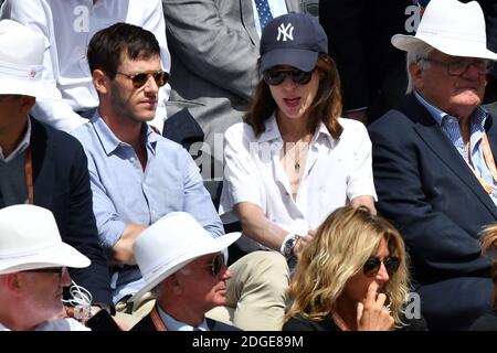 L'attore Gaspard Ulliel e sua moglie Gaelle frequentano il 2017 French Tennis Open al Roland Garros il 7 giugno 2017 a Parigi, Francia. Foto di Laurent Zabulon/ABACAPRESS.COM Foto Stock