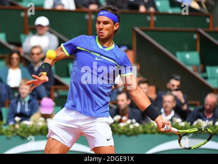 Il tennista spagnolo Pablo Carreno Busta è in azione durante la sua partita nella finale 1/4 dell'ATP French Open di Roland Garros contro il tennista spagnolo Rafael Nadal il 7 giugno 2017 a Parigi, Francia. Foto di Christian Liegi/ABACAPRESS.COM Foto Stock
