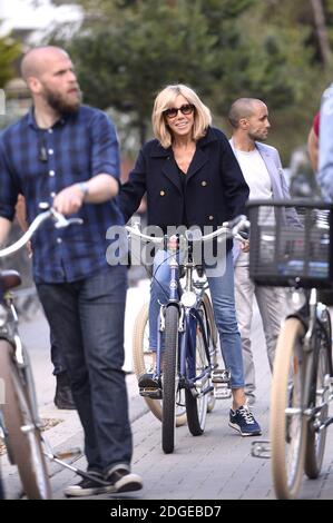 Il presidente francese Emmanuel Macron e la moglie Brigitte Macron si trovano a le Touquet, nel nord della Francia, il 10 giugno 2017. Foto di ABACAPRESS.COM Foto Stock
