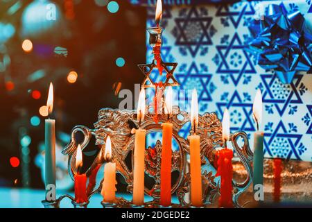 Fuoco morbido Hanukkah Menorah luminoso Foto Stock