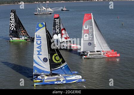Handout photo : lo skipper francese Yves le Blevec veleggia il suo Ultim attuale multiscafo, lo skipper francese Francis Joyon veleggia il suo Ultim Idec Sport multiscafo, lo skipper francese Francois Gabart salpa il suo multiscafo Ultim Macif il 25 giugno 2017 a Saint-Nazaire, per iniziare la corsa transatlantica del Ponte 2017. 'The Bridge 2017' è una corsa di 3,152 km (5,837 miglia) tra il battello britannico RMS Queen Mary 2 e quattro trimarani, da Saint-Nazaire a New York City. Foto tramite ABACAPRESS.COM Foto Stock