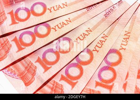 Valuta ufficiale della Cina. Renminbi, abbreviazione RMB. Unità base Yuan del renminbi. Set di un centinaio di yuan primo piano. Denaro cinese. Foto Stock