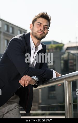 Jean-Christophe Yanne pone per le immagini a Ginevra, Svizzera, il 17 maggio 2017. Foto di Loona/ABACAPRESS.COM Foto Stock