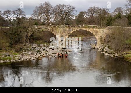 06.12.2020 Devils Bridge, Kirkbly Lonsdale, Cumbria, Regno Unito. Lungo il fiume Lune a sud di Kirkby Lonsdale si trova il Ponte del Diavolo. Questo a tre archi Foto Stock