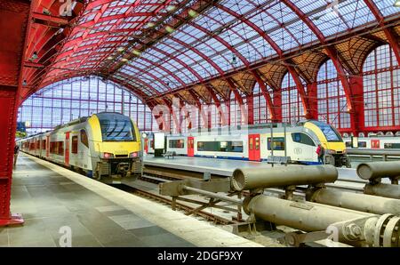 ANVERSA, BELGIO, settembre 2019: Livello superiore della stazione centrale di Anversa Foto Stock