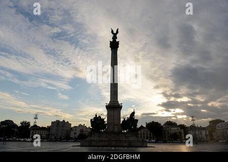 14 ottobre 2020, Budapest, Ungheria: Piazza degli Eroi (ho?so?k Tere) nel centro di Budapest. Conosciuto anche come il Monumento del Millennio costruito nel 1896 e completato nel 1929 dedicato a re, imperatori, statisti ed eroi ungheresi. È un sito patrimonio dell'umanità dell'UNESCO e una popolare destinazione turistica, serve anche come luogo per concerti, attività all'aperto e mostre. (Credit Image: © Paul Lakatos/SOPA Images via ZUMA Wire) Foto Stock