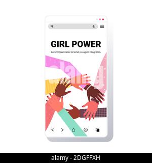 mani di gruppo misto di donne che riuniscono donne empowerment movement girl power union of femminists concept smartphone screen copia immagine vettoriale spazio Illustrazione Vettoriale