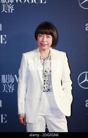 --FILE--Angelica Cheung, conosciuto anche in cinese come Zhang Yu, si presenta in tuta bianca ad un evento di Vogue Film tenutosi a Shanghai, Cina, il 10 giugno 2019. An Foto Stock