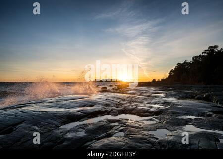 Tramonto sull'isola di Gåsgrund, Espoo, Finlandia Foto Stock