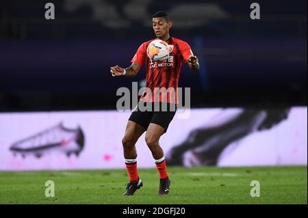 Il calciatore brasiliano Ricardo Lopes Pereira, o semplicemente Ricardo Lopes, di Shanghai SIGG F.C. ferma la palla durante il secondo round di bronzo finale del 2 Foto Stock