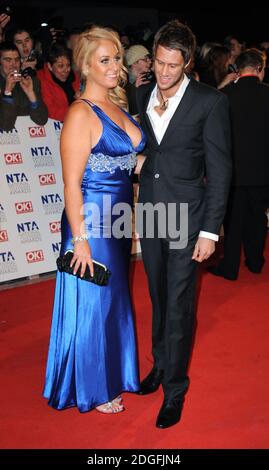 Josie Gibson e John James Parton arrivano al National Television Awards 2011, la O2 Arena, North Greenwich, Londra. Copyright Doug Peters EMPICS intrattenimento Foto Stock