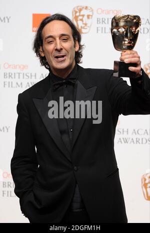 Il vincitore del premio "Best Original Music", Alexandre Desplat, ha ricevuto il premio "King's Speech" nella sala stampa ai 2011 Orange British Academy Film Awards, The Royal Opera House, Covent Garden, Londra. Foto Stock