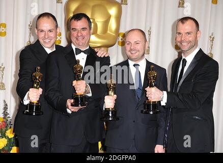 ** ** Paul Frauklin, Chris Corbould, Andrew Lockley e Peter Beb con il premio Best Visual Effects, ricevuto per l'inizio, all'83° Academy Awards al Kodak Theatre di Los Angeles. Foto Stock