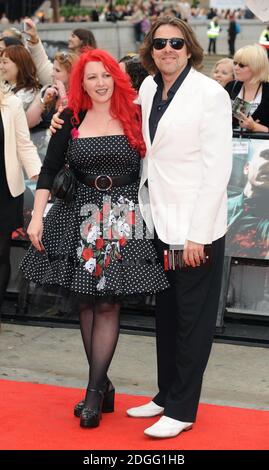 Jonathan Ross e la moglie Jane Goldman alla prima mondiale di Harry Potter e dei doni di morte - parte 2, Trafalgar Square, Londra. Foto Stock