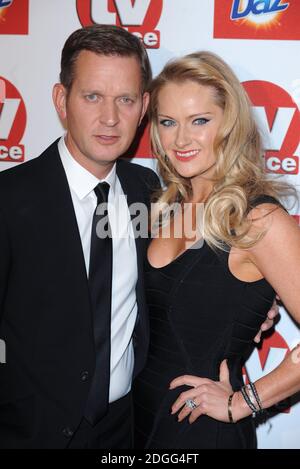 Jeremy Kyle e la moglie arrivano al TV Choice Awards 2011, The Savoy London. Foto Stock