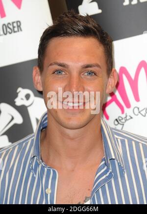 Kirk Norcross dall'unico modo è Essex incontrare tifosi Presso il centro commerciale Westfield Stratford di HMVÃ•, negozio e firma copie Della serie DVD Foto Stock