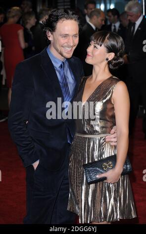 Tom Hiddleston e Susannah Fielding arrivano alla prima europea del 360, Odeon Cinema, Leicester Square, Londra. Foto Stock