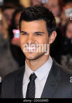 Taylor Lautner arriva al Twilight Saga, Breaking Dawn parte 1 UK Premiere, Westfield Stratford, Londra. Foto Stock