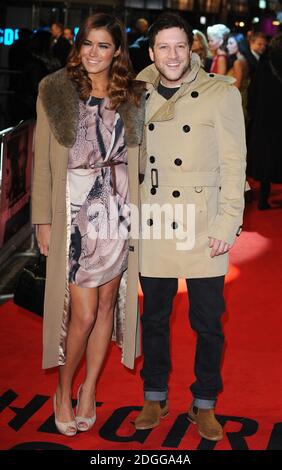 Sarah Robertson e Matt Cardle arrivano alla ragazza con la prima mondiale del drago Tattoo, Odeon Cinema, Leicester Square, Londra. Foto Stock