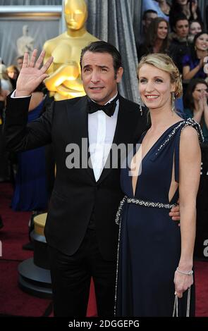 Jean Dujardin e Alexandra Lamy arrivano per l'84° Academy Awards al Kodak Theatre di Los Angeles. Foto Stock