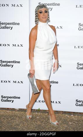 Nancy dell'olio arrivo al Serpentine Gallery Summer Party, Hyde Park, Londra. Foto Stock